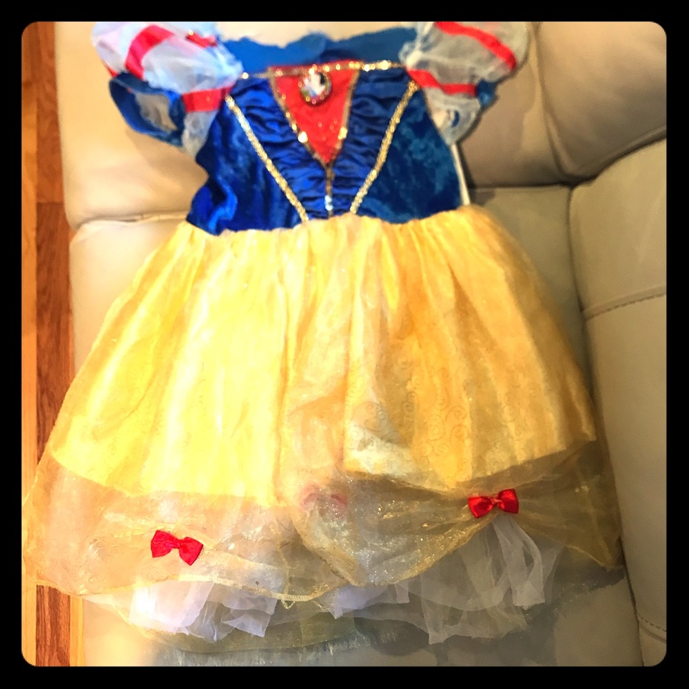Snow-white Halloween costume